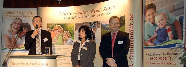Klemens Wehr (Vorstand Trgerverein), ... der Fachklinik Tannenhof im Kurhaus.   | Foto: Ulrike Jger