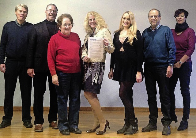 Das Team der Herbstzeitlosen (von link...ts,  Helmut Gloger und  Tanja Ehlert.   | Foto: Stadtverwaltung