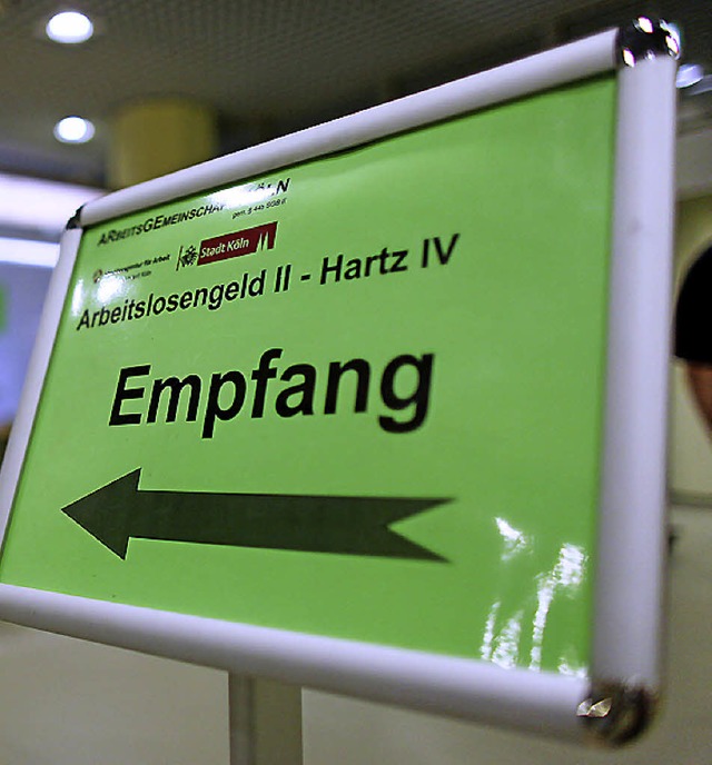 Einige Stdte und Landkreise wollen  Hartz-IV-Empfnger alleine betreuen.   | Foto: dpa