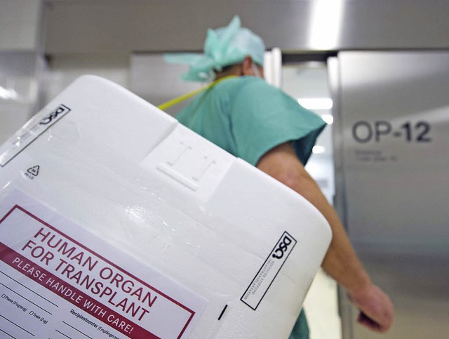 In solchen Behltern werden Spender-Organe transportiert.   | Foto: dpa