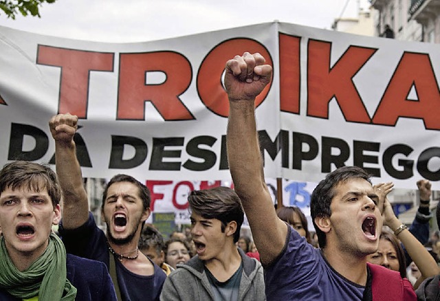 Wtender Protest gegen die Troika im Eurokrisenland Portugal vergangenes Jahr   | Foto: AFP