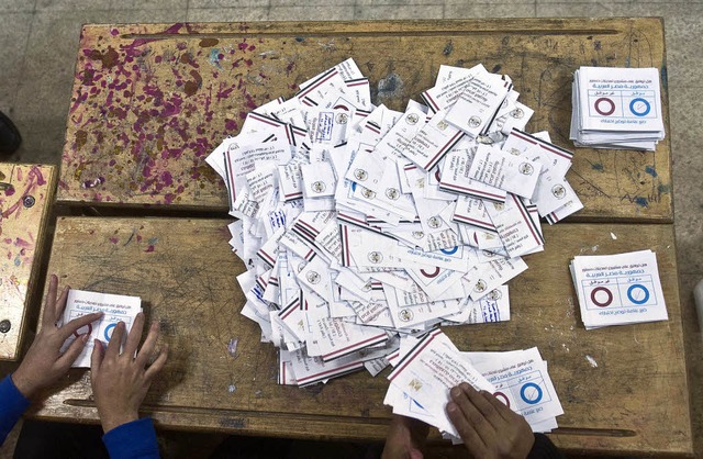 Auszhlung der Stimmen in gypten   | Foto: AFP