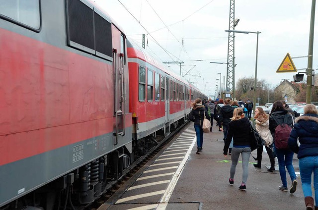 Der Emmendinger Bahnhof soll barrieref...eiten laufen seit mehr als einem Jahr.  | Foto: Gerhard Walser
