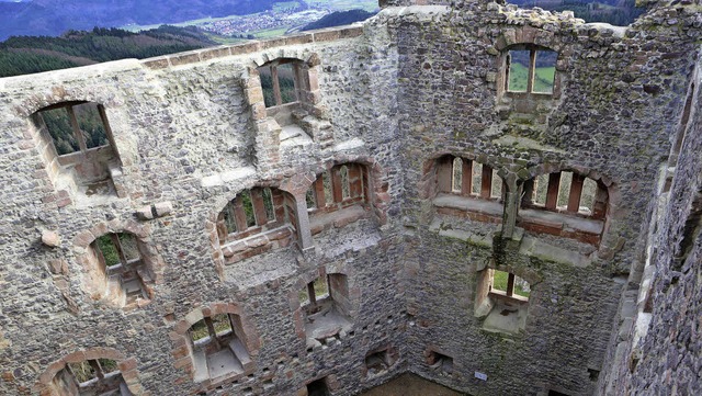 Die Mauern des Palas der Hohengeroldseck sind innen<ppp></ppp>   | Foto: fotos: christoph breithaupt