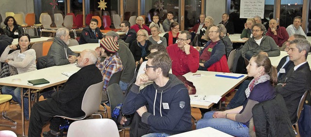 Bewohner gestalten ihr Quartier: Fnf ... diskutierten ber das Neumattgebiet.   | Foto: zvg