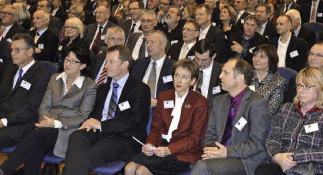 Martin Wansleben (kleines Foto links) ...redner beim Neujahrsempfang der IHK.    | Foto: Baas