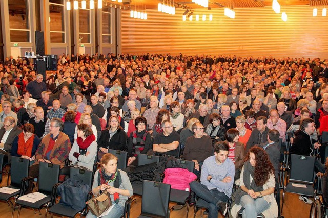 1200 Menschen verfolgten am Donnerstag...ielle  Vorstellung der vier Kandidaten  | Foto: Peter Heck