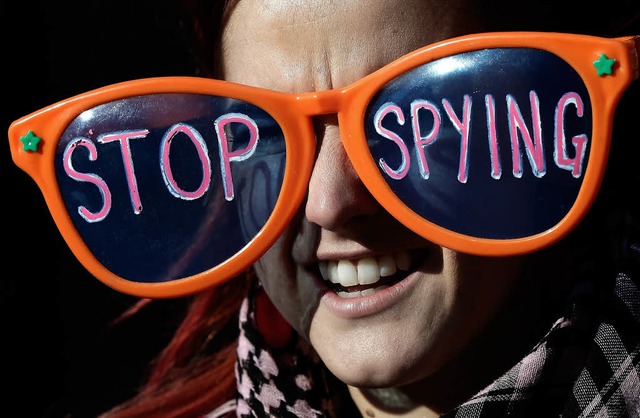 &#8222;Schluss mit dem Spionieren&#822...ert dieser Demonstrant in Washington.   | Foto: afp