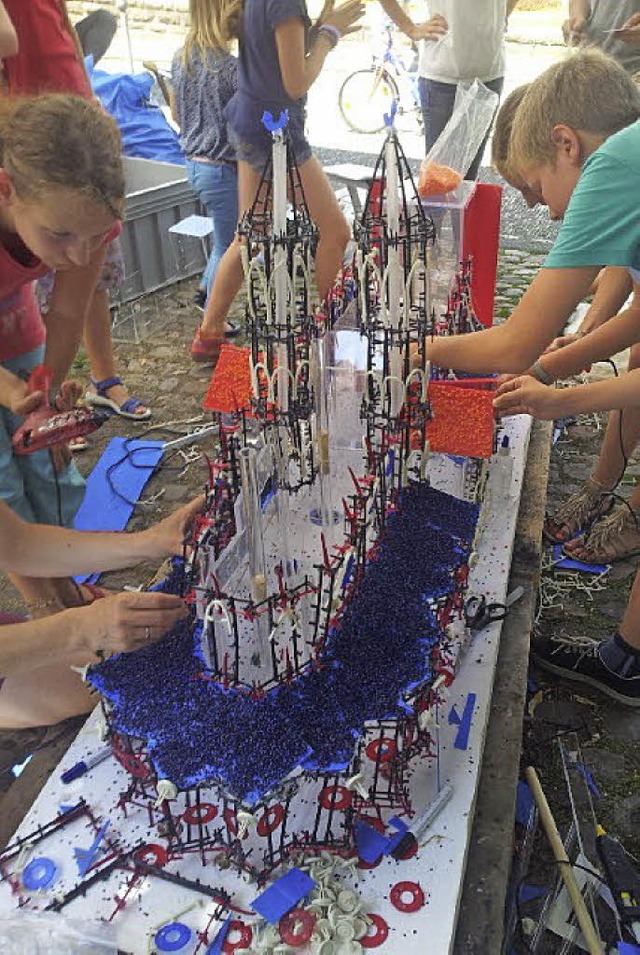 Das Freiburger Mnster bauten Schler ...allen. Dafr gab&#8217;s einen Preis.   | Foto: Fotos: Schule