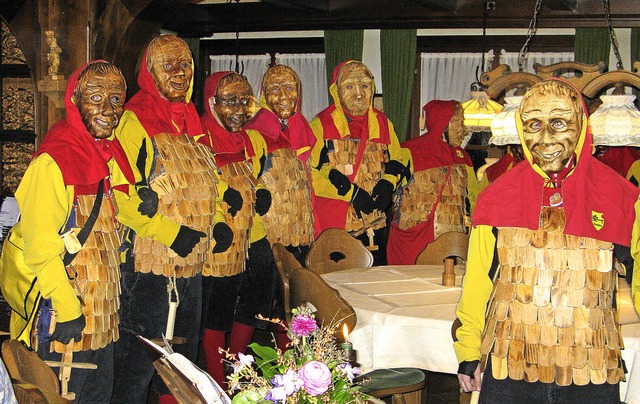 Die Mitglieder der Bernauer Narrenzunf...emeinde, um die Fastnacht auszurufen.   | Foto: Ulrike Spiegelhalter