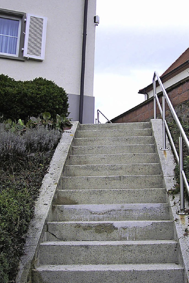 Sicher begangen werden kann die Treppe...n und am Bewegungsmelder behoben sind.  | Foto: Merz