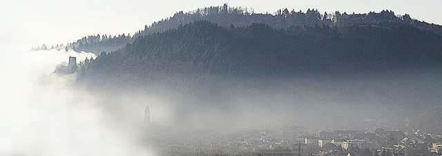 Die Kastelburg in Waldkirch umhllt vo... die Kirche von Kollnau noch zu sehen.  | Foto: Daniel Fleig