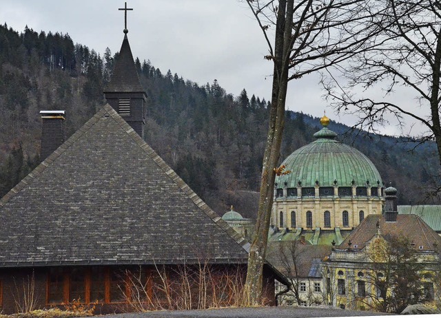 Die evangelische Christusgemeinde und der Dom.   | Foto: Sebastian Barthmes