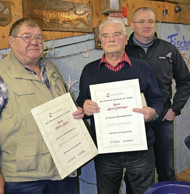 Geehrt: Mirco Bozic (von links), Kurt stringer und Marcel Reiter  | Foto: Martina Proprenter