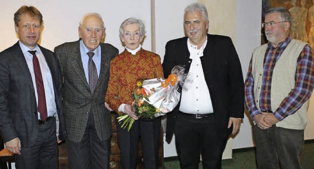 Brgermeister Andreas Wiener mit   Fr...tsvorsteher Markus Hendel (von links)   | Foto: Skiliftgesellschaft Muggenbrunn