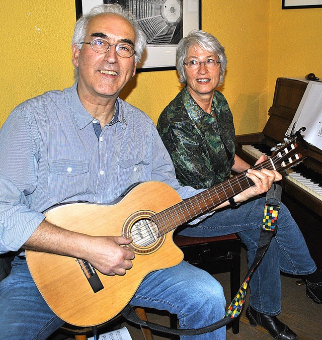 Stefan Bhm und Mechthild Fuchs sind d...nmeister des Querbeet-Singens im KiK.   | Foto: Robert Ullmann