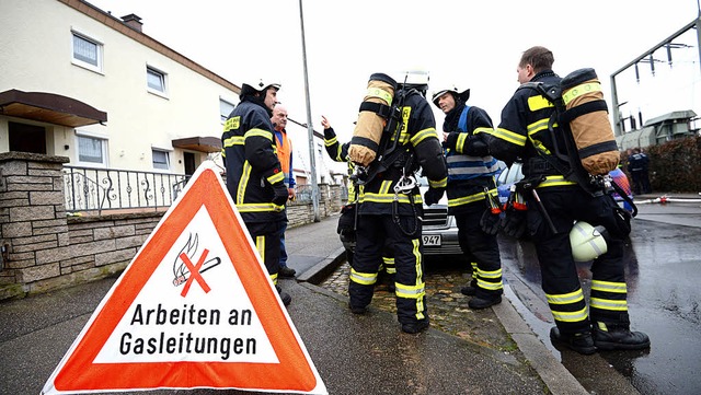 Wegen einer defekten Gasleitung musste...insatzkrfte  fnf Huser evakuieren.   | Foto: Patrick Seeger