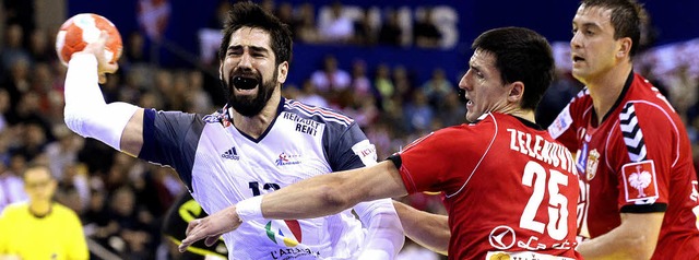 Sieht inzwischen aus wie Ruber Hotzen...der Franzose Nikola Karabatic (links)   | Foto: AFP