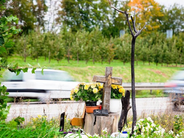 Bei dem Unfall auf der B3 bei Denzlingen kamen zwei Menschen ums Leben.  | Foto: Dominic Rock