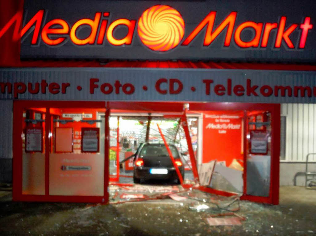 Martialischer Einbruch in den Media Markt Lahr. Martialischer Einbruch in den Media Markt Lahr.