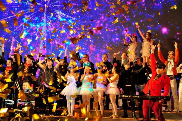 Beim Silvesterkonzert in Guangzhou war... (hintere Reihe) die Hauptattraktion.   | Foto: Privat