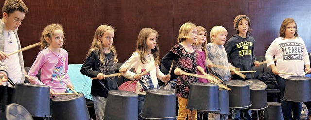 Beim Power Percussion Workshop durften...der so richtig auf die Trommeln hauen.  | Foto: Katharina Bartsch