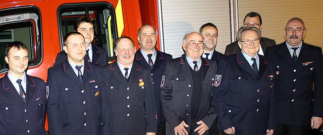 Sieben Feuerwehrkameraden aus der Heck...5 Jahre im Feuerwehrdienst ttig sind.  | Foto: Werner Schnabl