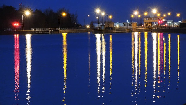 Sasbach. Abendromantik Lichterspiegelung.  | Foto: Roland Vitt