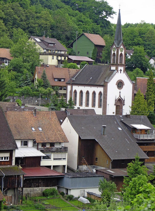 Blick auf Dossenbach und seine Pelagiuskirche   | Foto: Hildegard Siebold