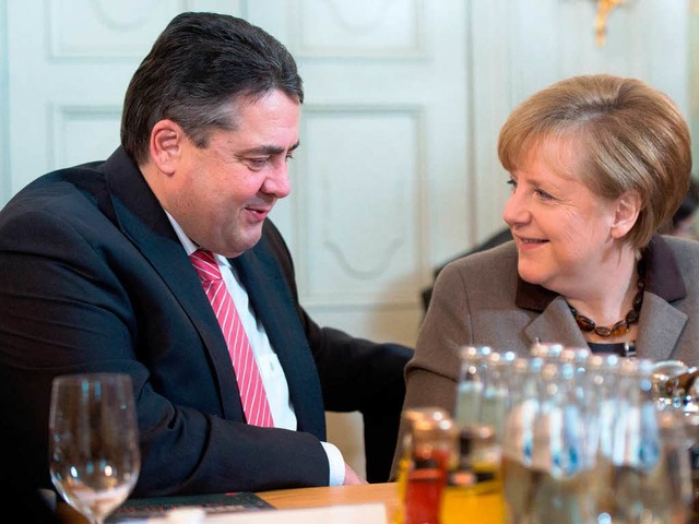 Prsentieren sich als harmonisches Tea... Gabriel und Kanzlerin Angela Merkel.   | Foto: DPA