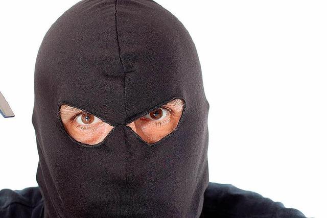 Maskiert, bewaffnet, betrunken: Mann berfllt Sparkasse in Sasbach