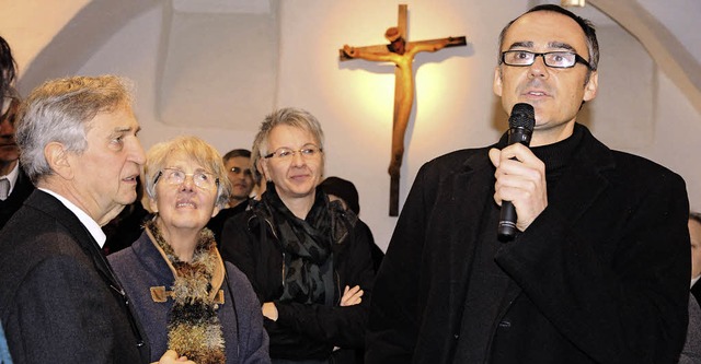 Siegfried Disch (links), Erika  Gramme...rgrund das  Kreuz von Otto Schwizler.   | Foto: Janzer