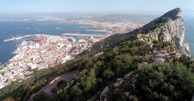 Britisches Territorium: In Gibraltar b...t John le Carrs neuer Spionageroman.   | Foto: dpa