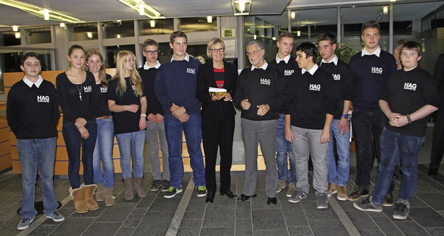 Das HAG-Team mit Winfried Sturm und Landrtin Dorothea Strr-Ritter.  | Foto: Sabine Model