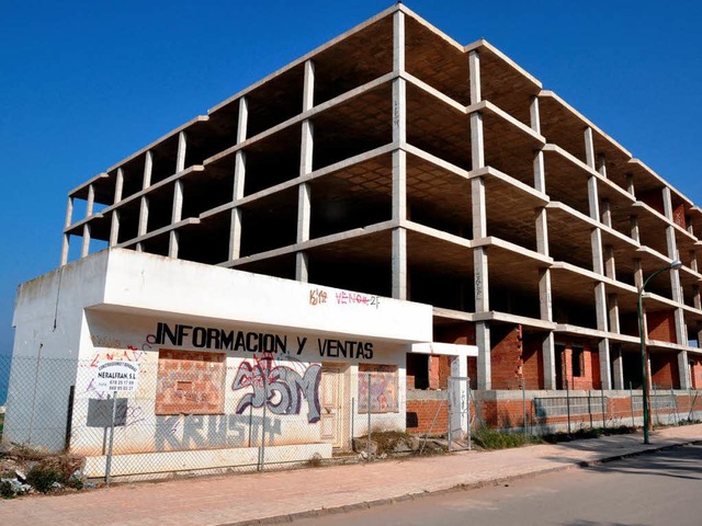 Geisterhaus: Von solchen Bauruinen sind Spaniens Ksten berzogen   | Foto: dpa