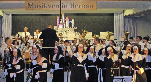 Lob fr die Leistungen des Orchesters ...Konzertes ebenfalls sehr wichtig sei.   | Foto: Ulrike Spiegelhalter