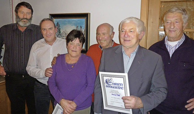 Treue Mitglieder: Rainer Waldvogel, Ra... Pfaff und Willi Ktting (von links).   | Foto: Heidrun Simoneit