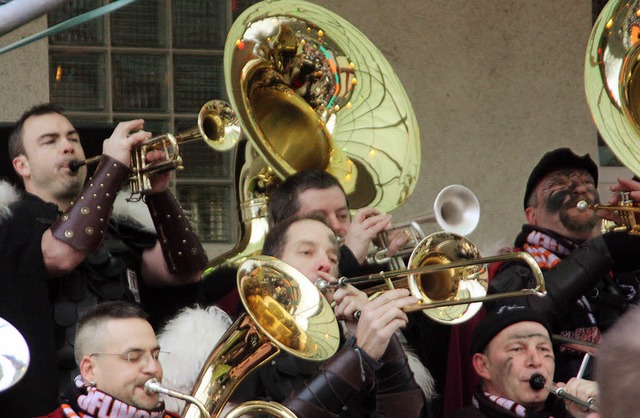 Die Rhy-Wehra-Schrnzer luteten beim ...-Warm-up die Fasnacht in flingen ein.  | Foto: Jrn Kerckbhoff