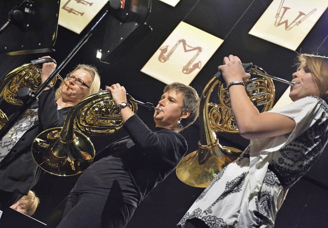 Virtuose Hornistinnen der Stadtmusik a...e Gutmann und Lily Winzer (von links)   | Foto: Barbara Ruda