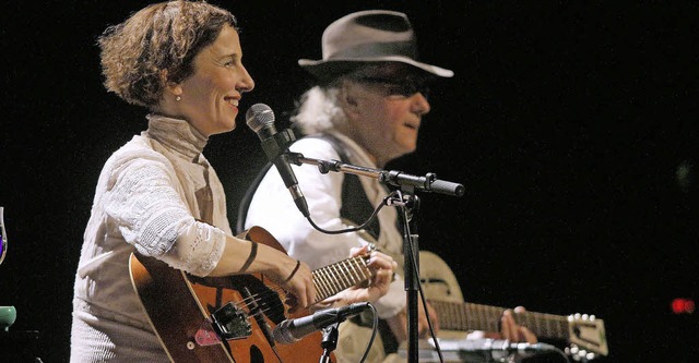 Meret Becker und Buddy Sacher auf der Reithallenbhne   | Foto: Christian Heck