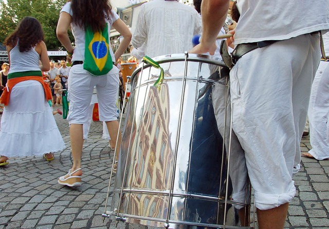 Die Fuball-WM 2014 weckt Erinnerungen an das Offenburger Sambafestival.   | Foto: Archiv : rab