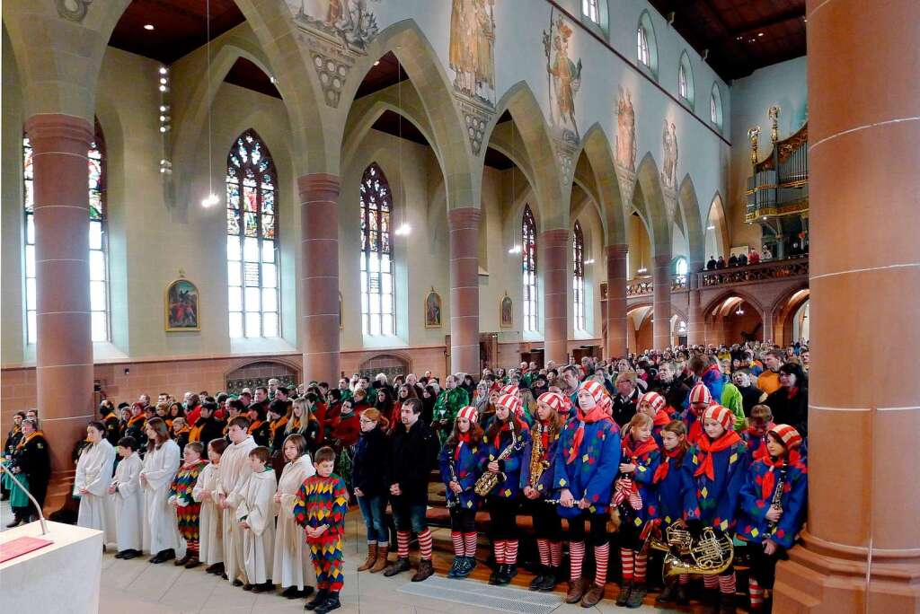 Groes Narrentreffen in Neustadt mit 113 Znften und Gruppen