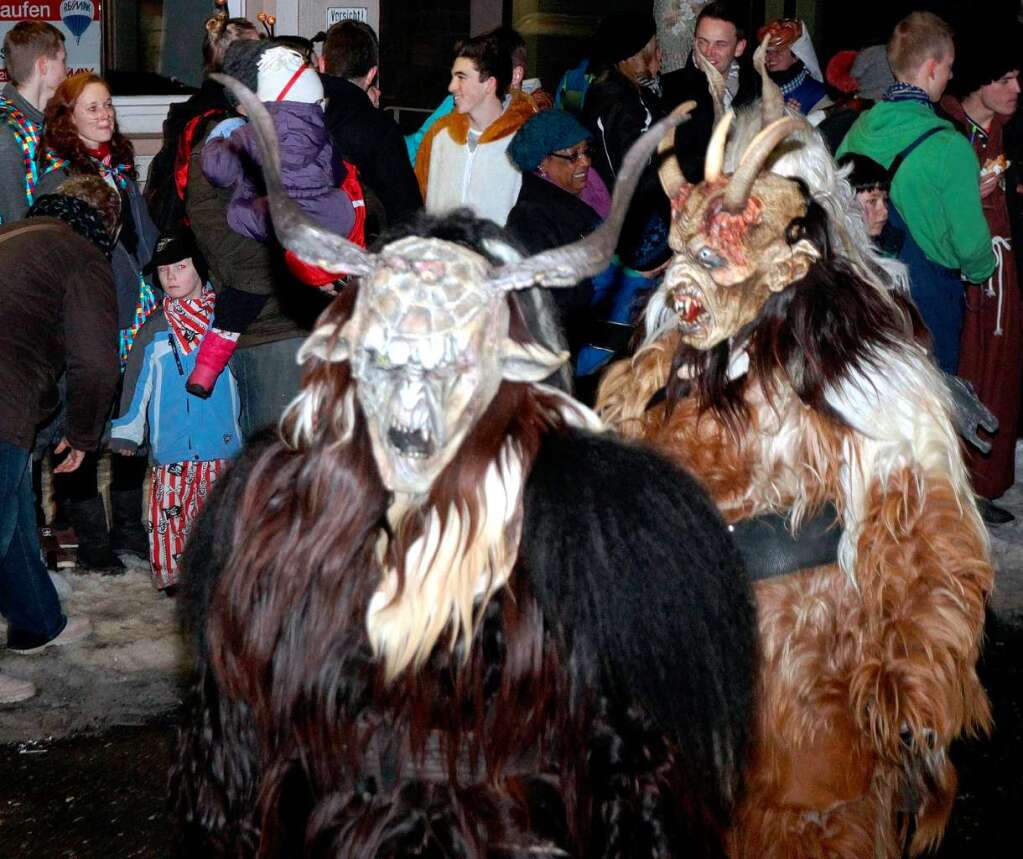 Groes Narrentreffen in Neustadt mit 113 Znften und Gruppen