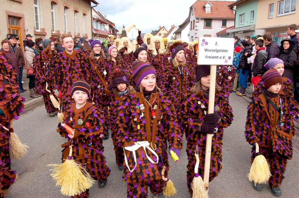 Beim Jubiläumsumzug der Freiämter Wurzelgeister herrschte beste Stimmung. Beim Jubiläumsumzug der Freiämter Wurzelgeister herrschte beste Stimmung.
