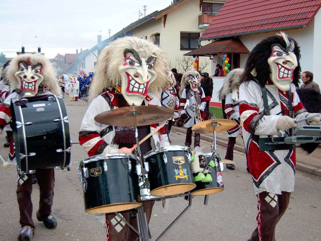 Beim Jubiläumsumzug der Freiämter Wurzelgeister herrschte beste Stimmung. Beim Jubiläumsumzug der Freiämter Wurzelgeister herrschte beste Stimmung.