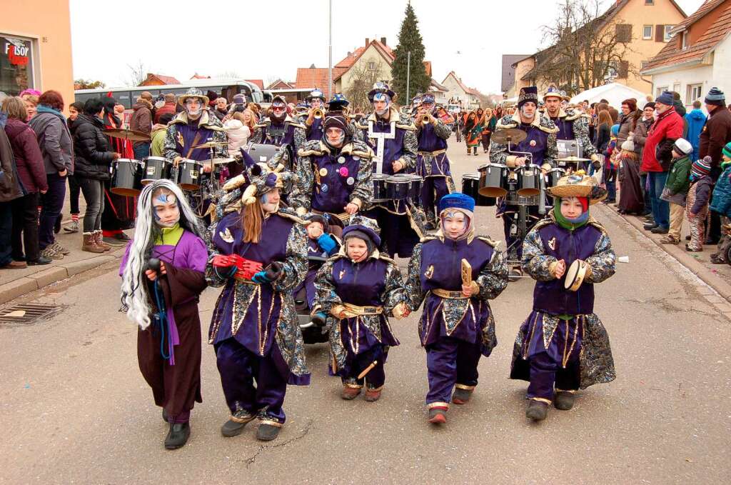 Beim Jubiläumsumzug der Freiämter Wurzelgeister herrschte beste Stimmung. Beim Jubiläumsumzug der Freiämter Wurzelgeister herrschte beste Stimmung.