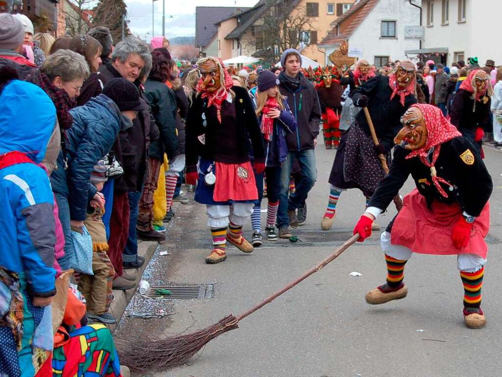 Beim Jubiläumsumzug der Freiämter Wurzelgeister herrschte beste Stimmung. Beim Jubiläumsumzug der Freiämter Wurzelgeister herrschte beste Stimmung.