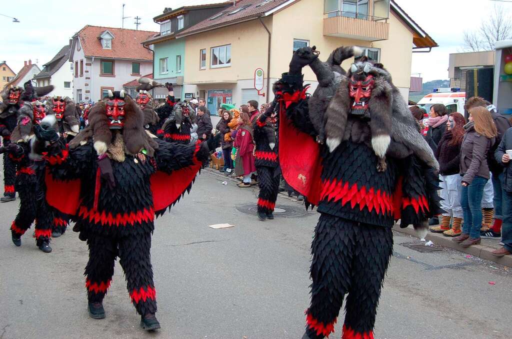 Beim Jubiläumsumzug der Freiämter Wurzelgeister herrschte beste Stimmung. Beim Jubiläumsumzug der Freiämter Wurzelgeister herrschte beste Stimmung.