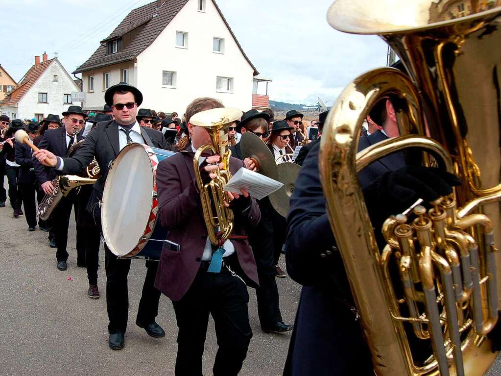 Beim Jubiläumsumzug der Freiämter Wurzelgeister herrschte beste Stimmung. Beim Jubiläumsumzug der Freiämter Wurzelgeister herrschte beste Stimmung.