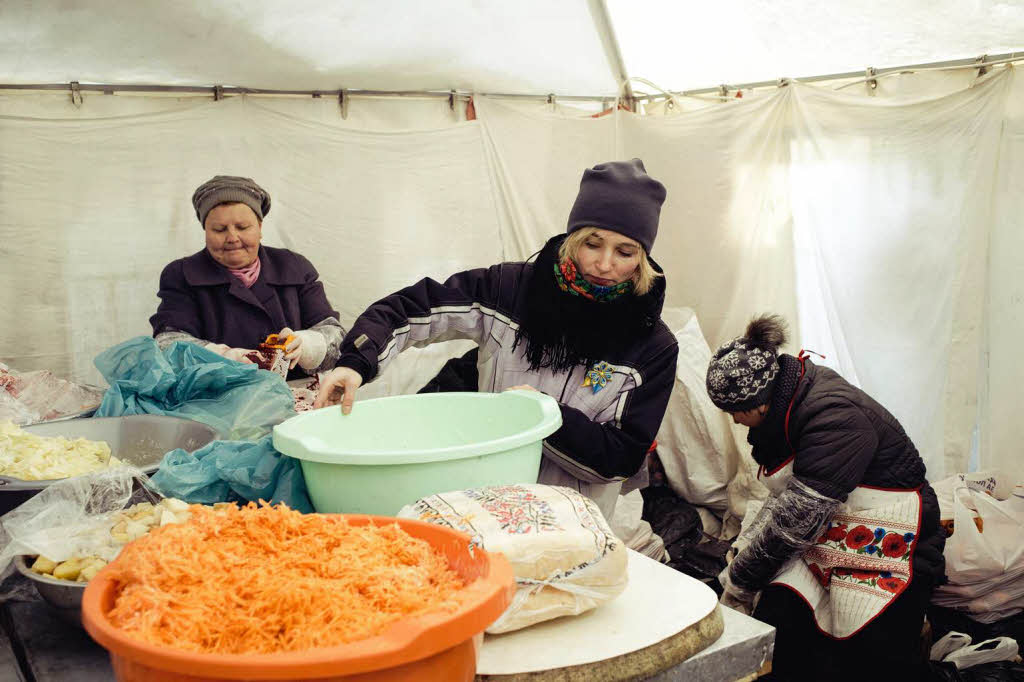 Die Straenschlachten in der Ukraine halten an.